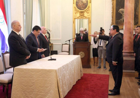 Por Decreto Nº 8148 se nombró a Julio César Vera Cáceres como embajador extraordinario y plenipotenciario del Paraguay ante el gobierno de la República Argentina.