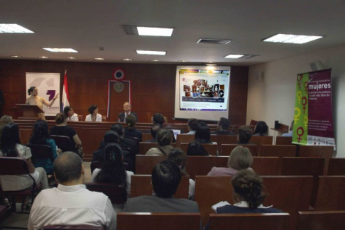Durante la presentación de la página del Observatorio, que contó con la presencia del ministro José Raúl Torres Kirmser
