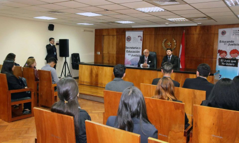 Estudiantes de derecho conocieron sistema judicial en Asunción.