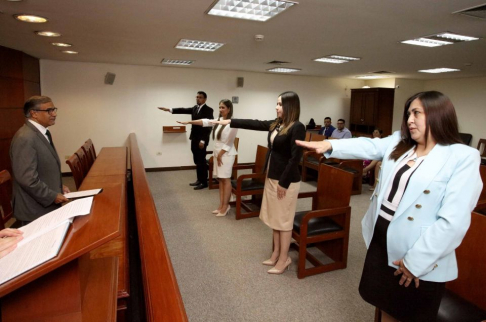 Ministro Ramírez Candia presidió juramento de actuarios judiciales.