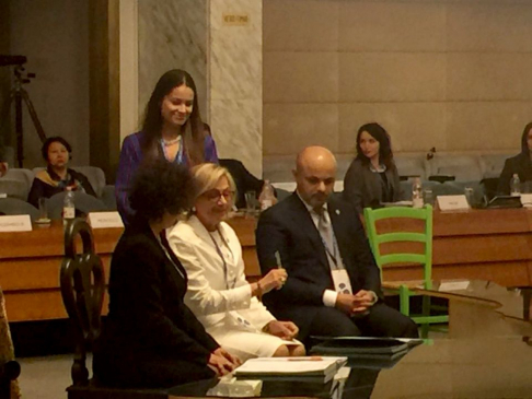 La presidenta de la Corte Suprema de Justicia, doctora Alicia Pucheta, y la directora general de IDLO, lrene Zubaida Khan.
