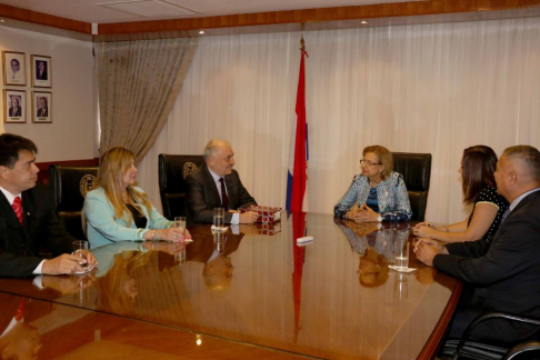 La titular de la máxima instancia judicial, doctora Alicia Pucheta de Correa, mantuvo una reunión con representantes de la Asociación de Diplomáticos Escalafonados del Paraguay  
