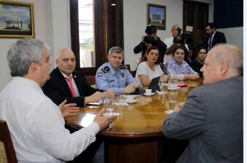 Ministro Benítez Riera participó de reunión para implementar plan piloto de uso de tobilleras electrónicas