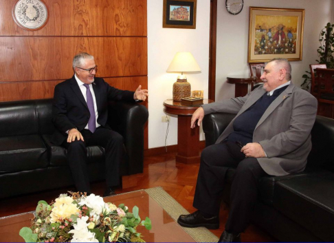 Presidente de la CSJ recibió al embajador de Chile.