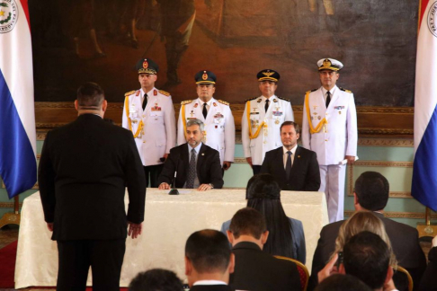 El presidente de la República, Mario Abdo Benítez encabezó la toma de juramento de rigor.   